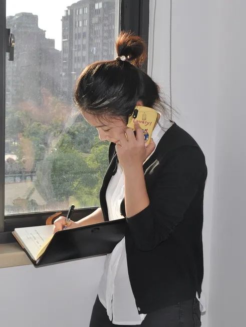 国庆我在岗向国庆献礼,中秋国庆双节我在岗文案