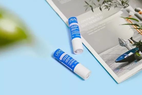 适合干唇唇炎变色唇膏,去死皮不粘嘴滋润平价的唇膏