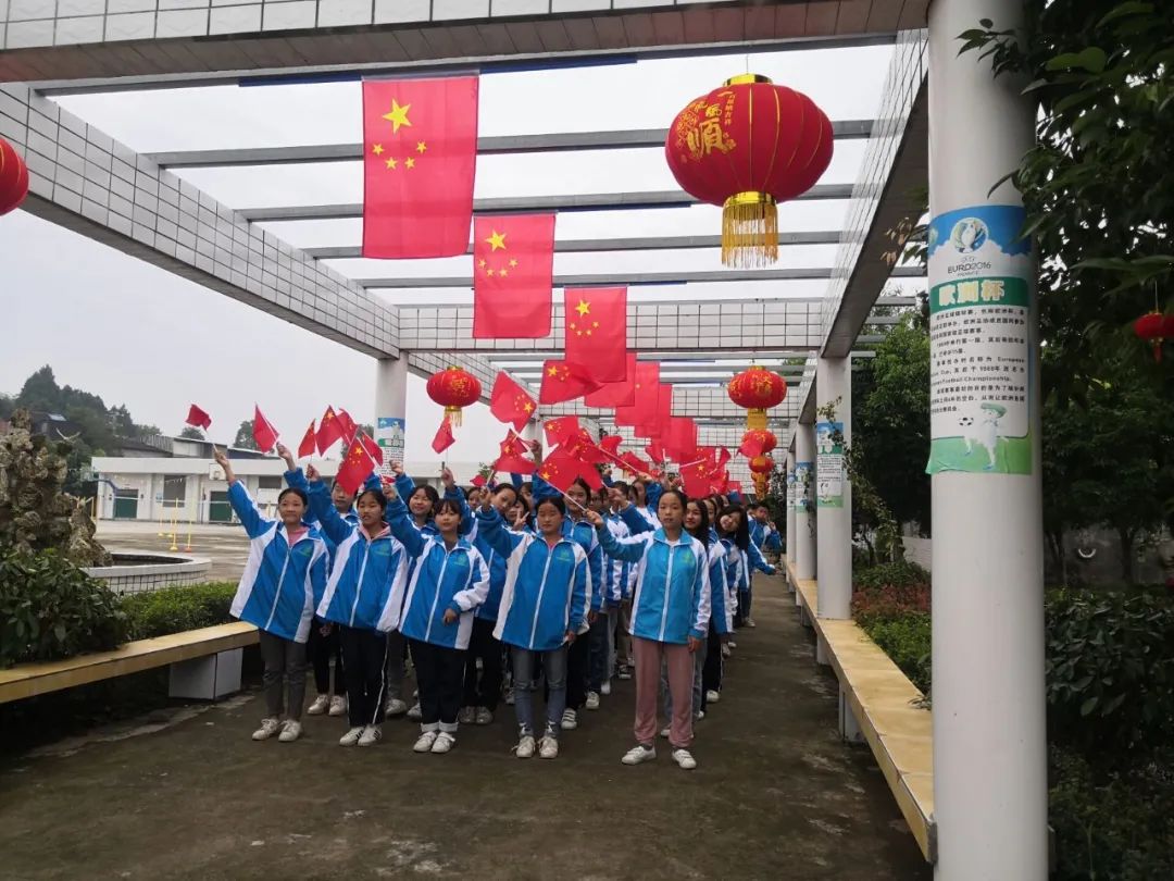 请跟我一起向祖国表白,深情的向祖国表白