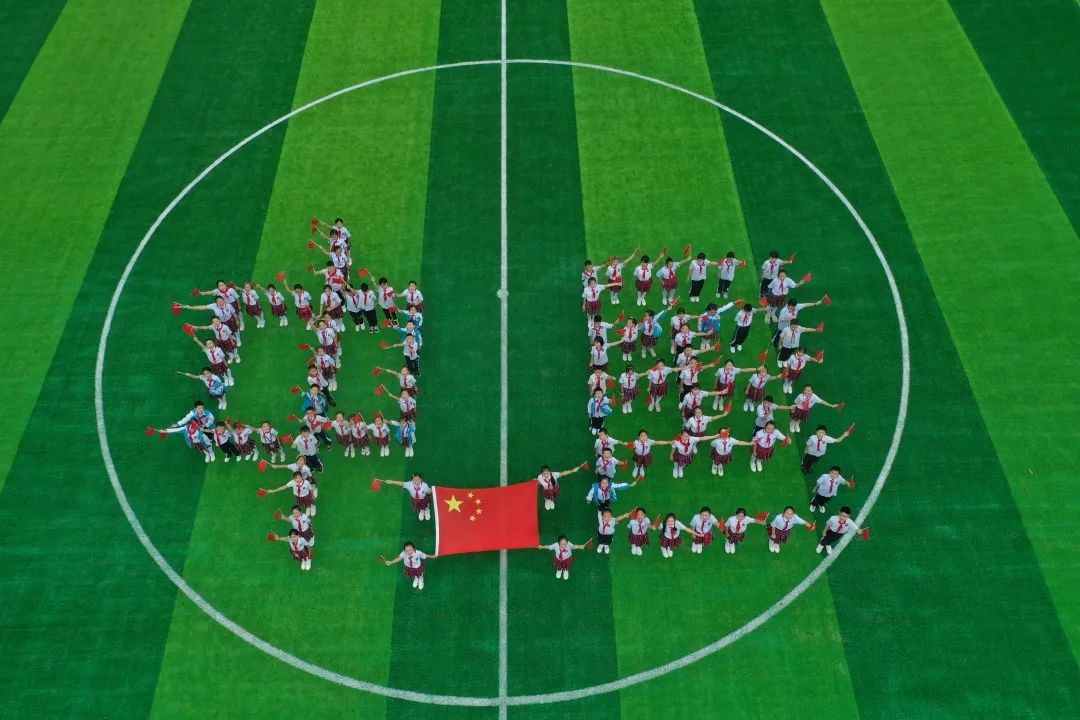 请跟我一起向祖国表白,深情的向祖国表白