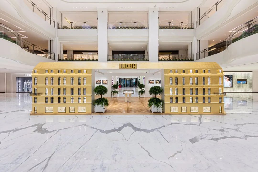 冰火两重天:三亚免税店一天卖1亿,香港药妆店游客“清零”|一周全球观察