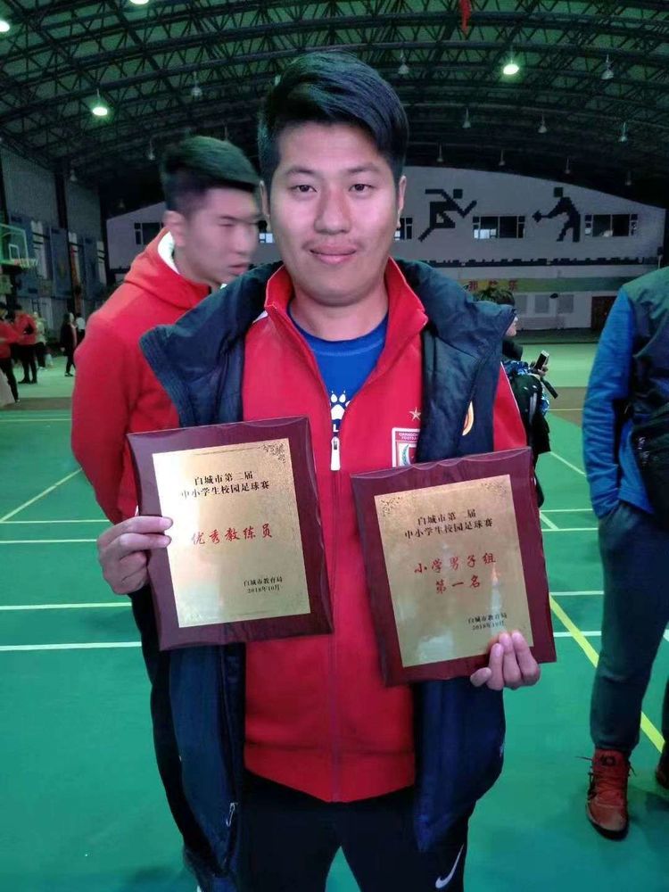 少年足球训练营招生网站,白城旋风少年足球俱乐部