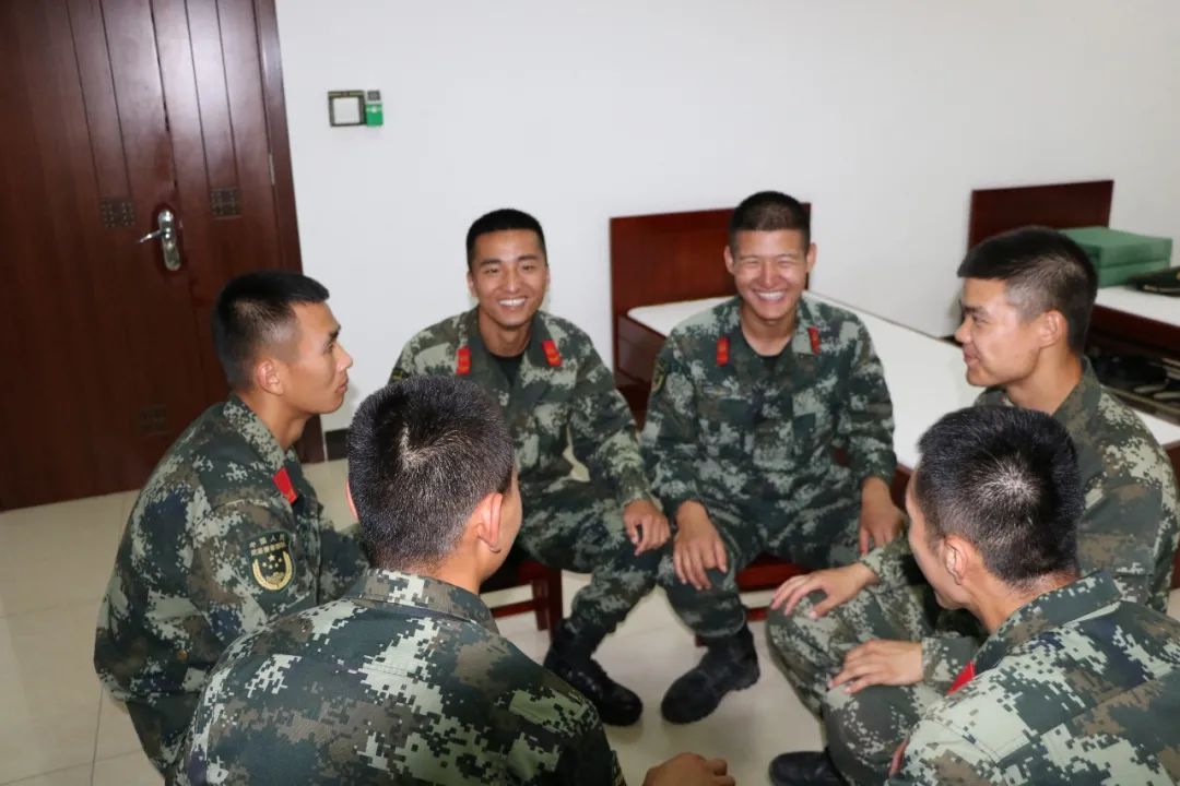 身边的奋斗故事部队,身边故事及感悟