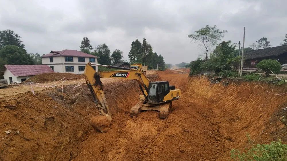 抢抓有利时机加快项目进度,抢抓当前有利节点抓紧施工