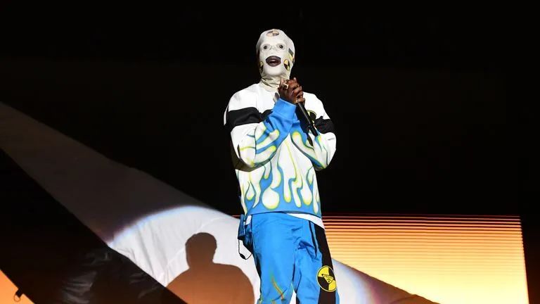 连吴赫都偏爱的「面具」,原来早就成为时装秀场的常客