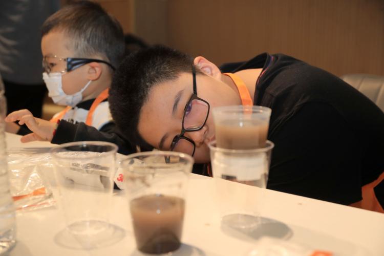 来“社区之家“的”科学总动员“公益课堂争做“小小科学家“！在家门口即可感受科学之美