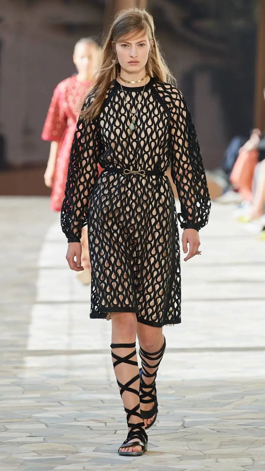 三天打鱼两天晒网｜八戒的珍珠汗衫又在时尚圈翻红了