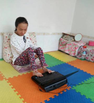 “互联网+”插上的翅膀：用脚也能奏响自强音符，开网店年入10万