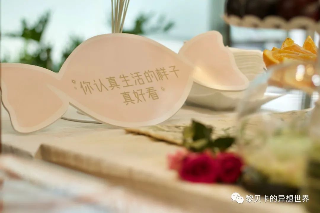 买了好多衣服和鞋子,买了好多鞋子