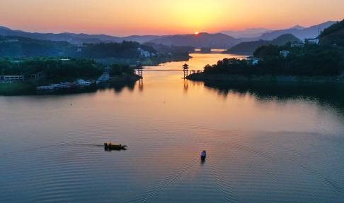 诗词行旅（2）丨诗意长江：独领风骚三千年