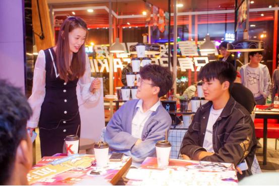 s10英雄联盟总决赛最后决赛,英雄联盟s10全球总决赛学校食堂