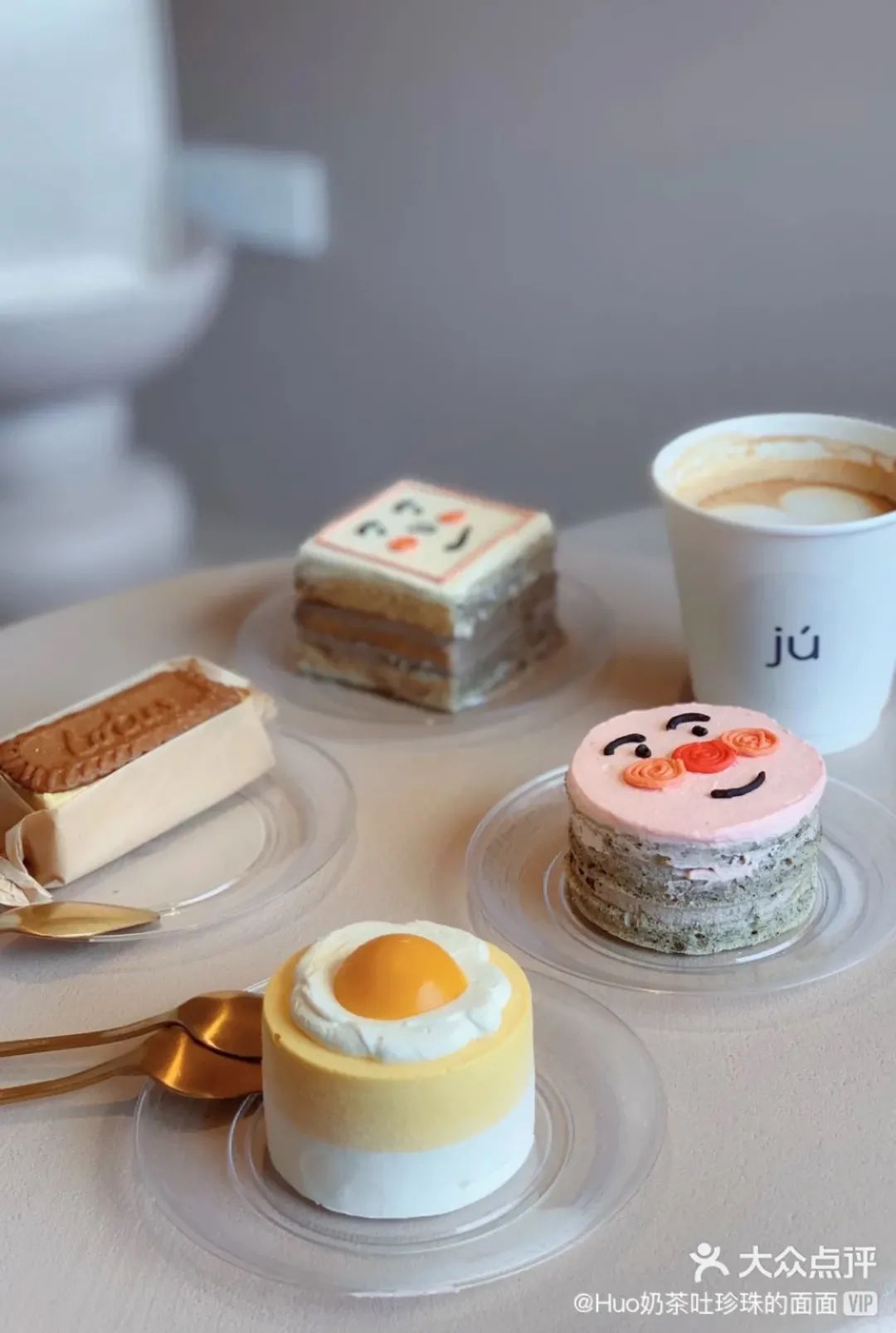 日本空运芝士蛋糕、28元超值特调咖啡...老牌美味or新晋网红，谁会狙中成都人的甜品胃？