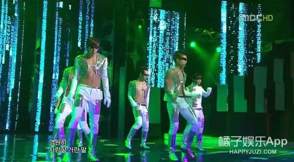 娱乐圈土味审美大赏！渔网袜透明雨衣蕾丝内衬，求双没看过的眼睛