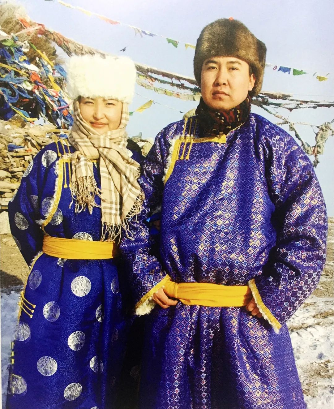 蒙古族的特色服饰图片,蒙古草原风情服饰