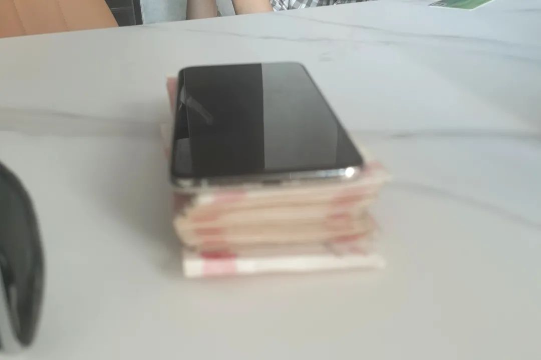 53人的炒股微信群里有52个“托”……