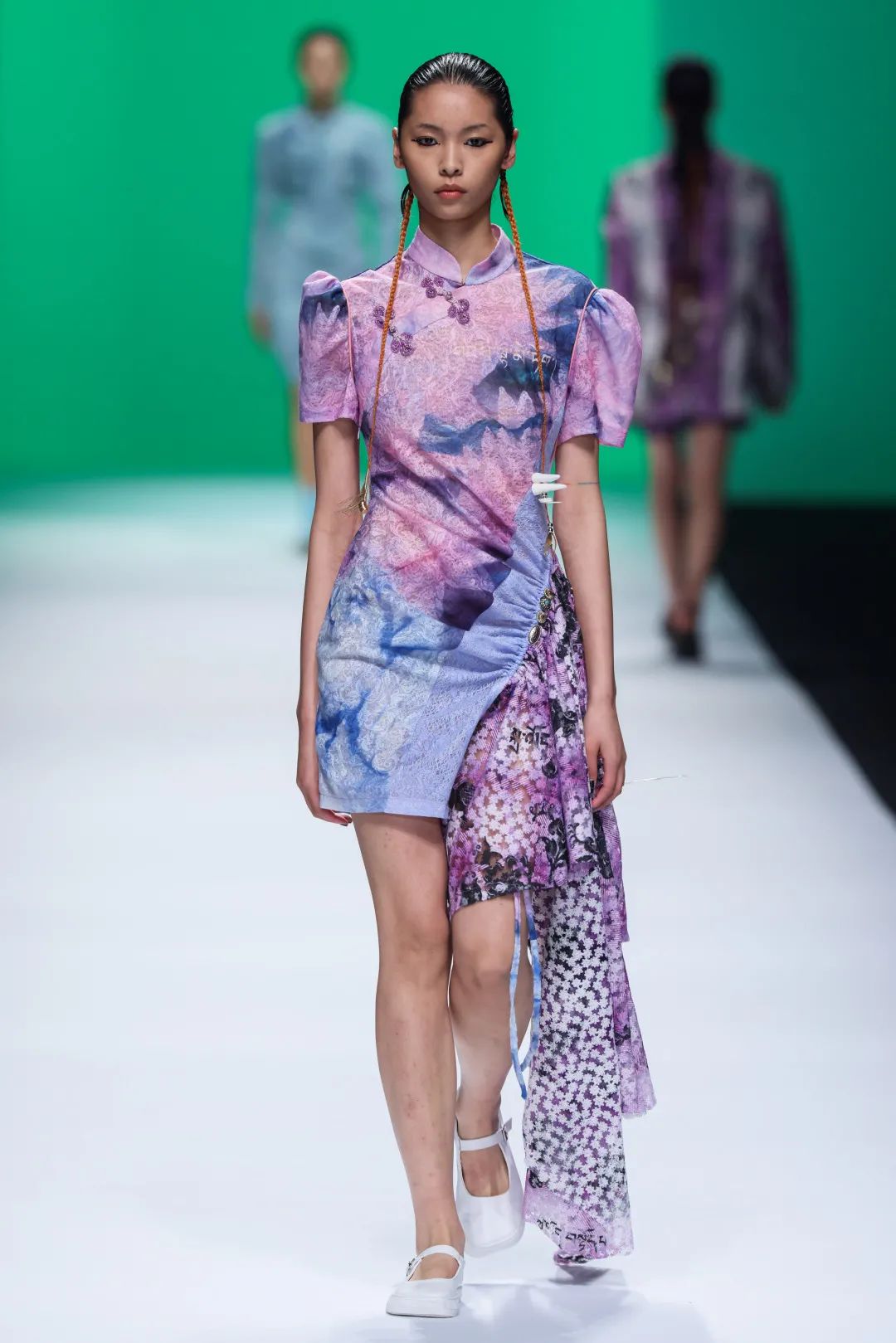 2023秋冬上海时装周秀场设计,2020春夏上海时装周展会分析