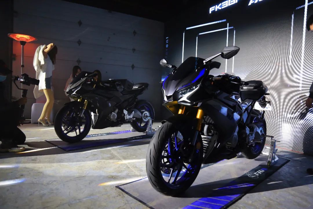 最便宜的双缸250仿赛,250双缸仿赛单摇臂