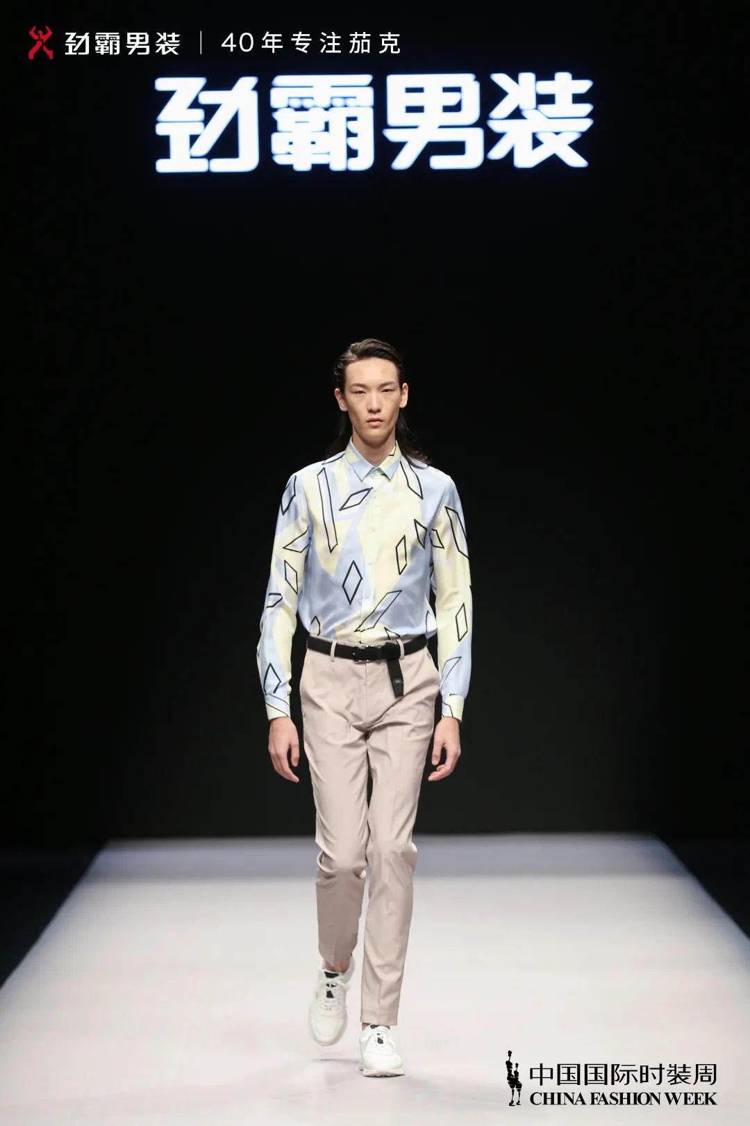 劲霸男装相信品牌的力量,劲霸男装新logo王者归来造就经典