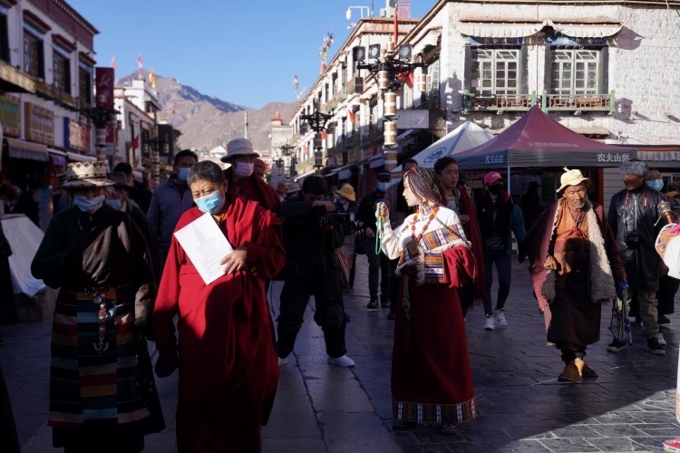 拉萨：丁真最想去的城市冬天是怎样的？