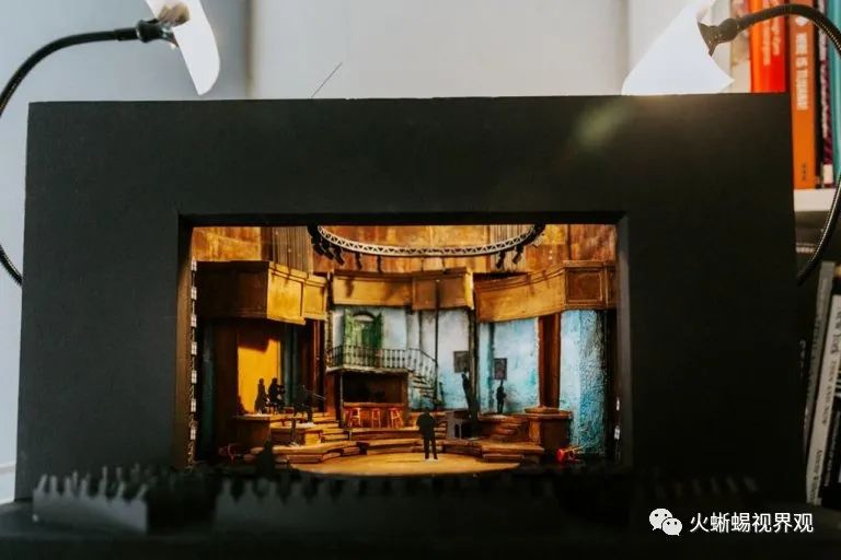 百老汇剧院舞台布景,唯一一个中国设计师