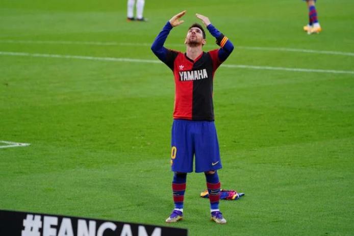 一张图24小时点赞超千万！梅西用一记进球和“双手指天”向马拉多纳致敬