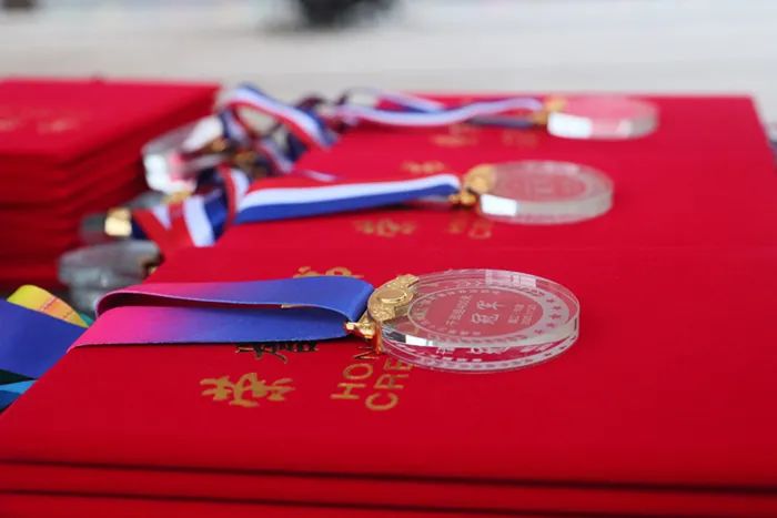 寒风中的他们完整版,寒风中他们一直在坚守