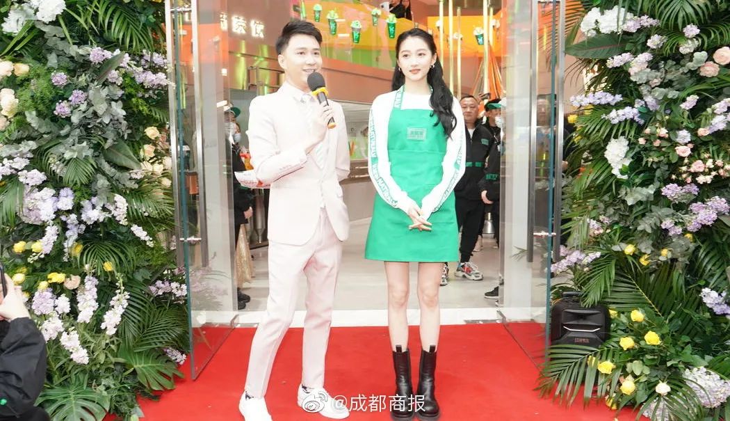 成都又新添一大波“明星店”！关晓彤的奶茶、黄晓明的复古烤肉、网红厨师王刚的秘制卤菜…都来啦