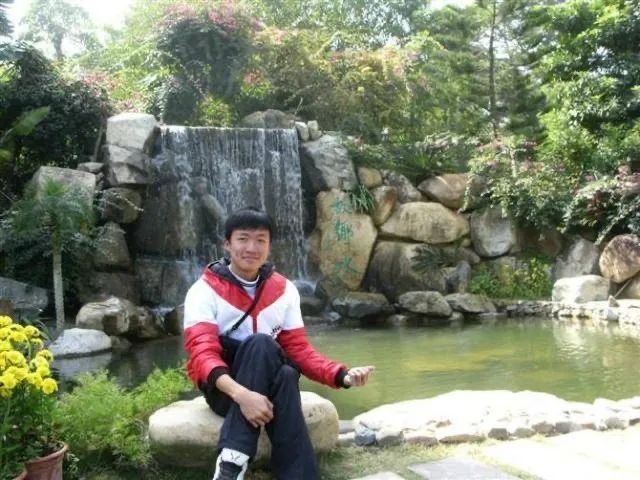 向优秀看齐向榜样靠拢,向优秀的前辈们看齐