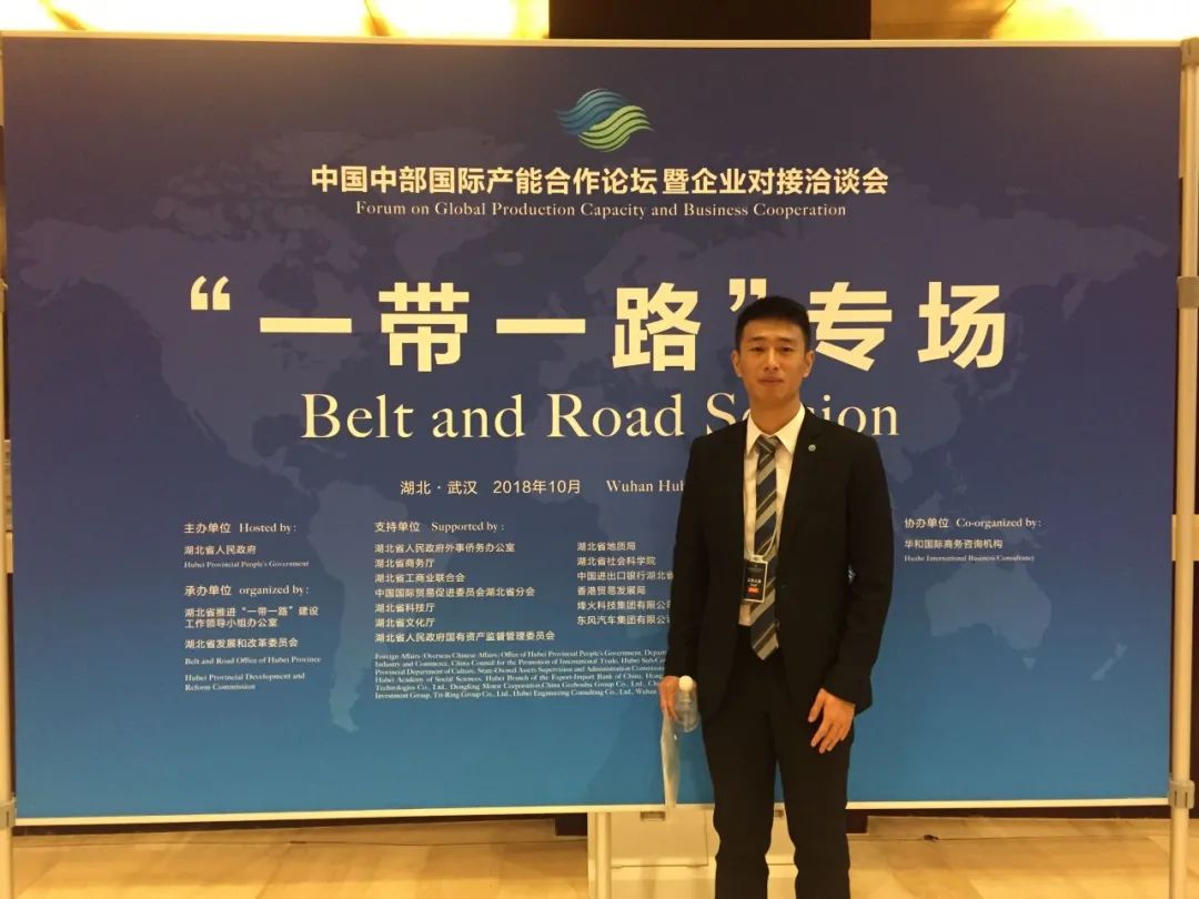 向优秀青年看齐,向优秀的人才们看齐的表现