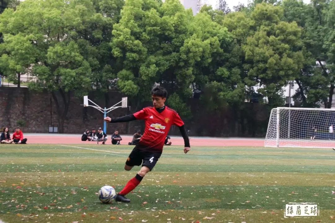 向优秀青年看齐,向优秀的人才们看齐的表现