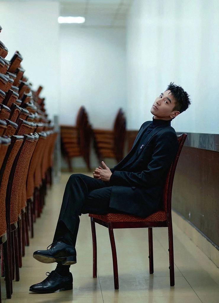 赵又廷时尚大片黑白风尽显帅气,赵又廷写真大片