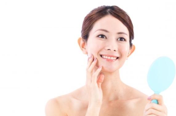 日本美容师法令纹按摩手法教程,精华按摩淡化法令纹手法