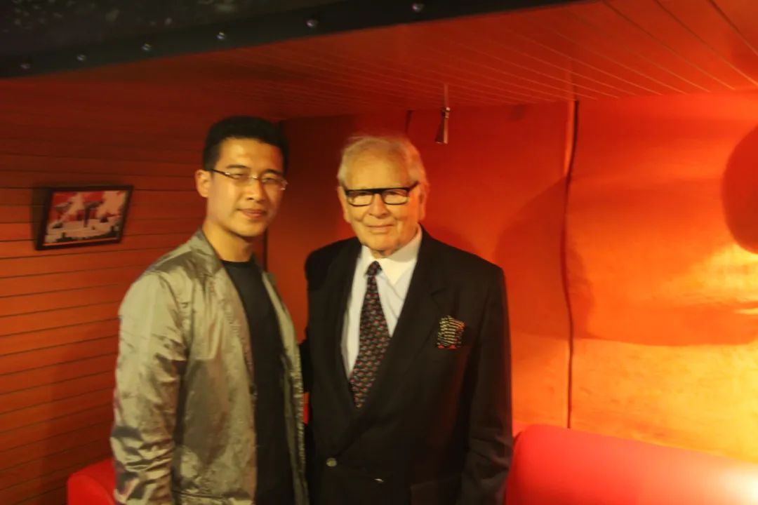 皮尔卡丹职业装,法国时装设计大师皮尔卡丹视频