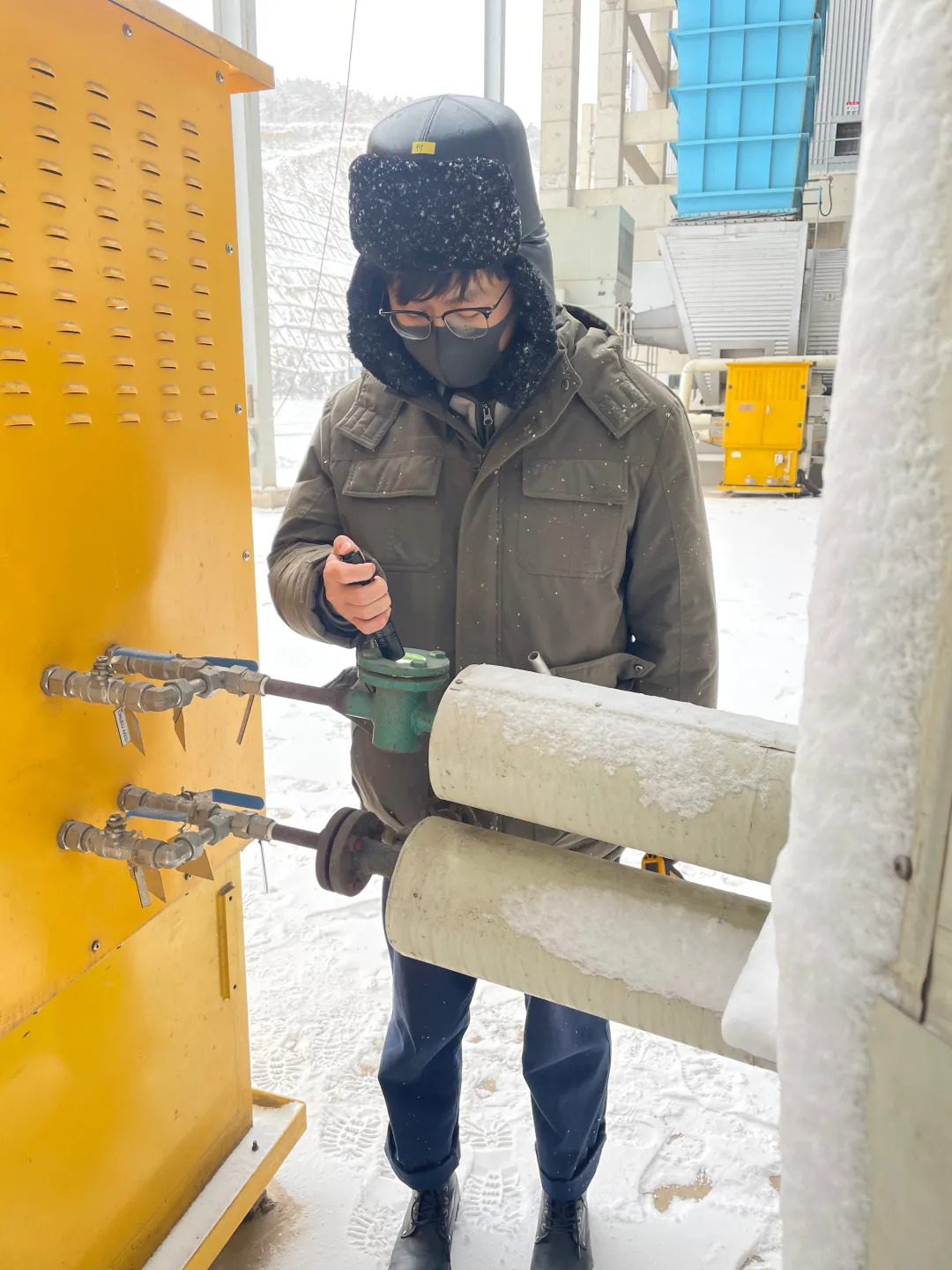 八角电厂迎战暴风雪“雪窝”里奋斗出“暖流”歌