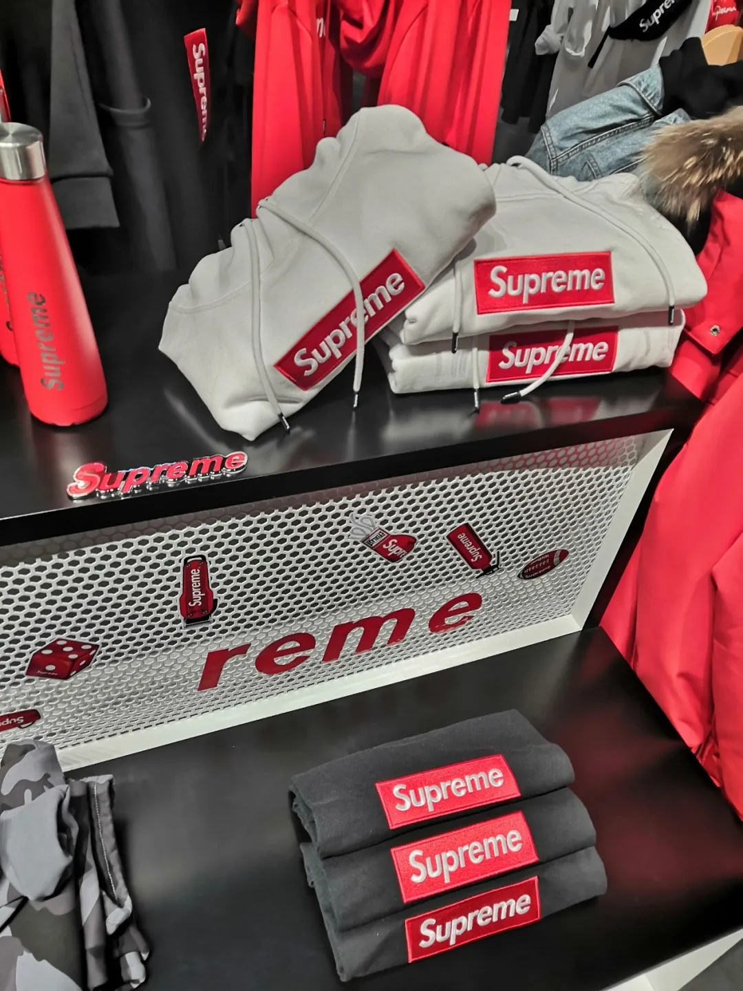 supreme为什么被起诉,supreme潮牌事件