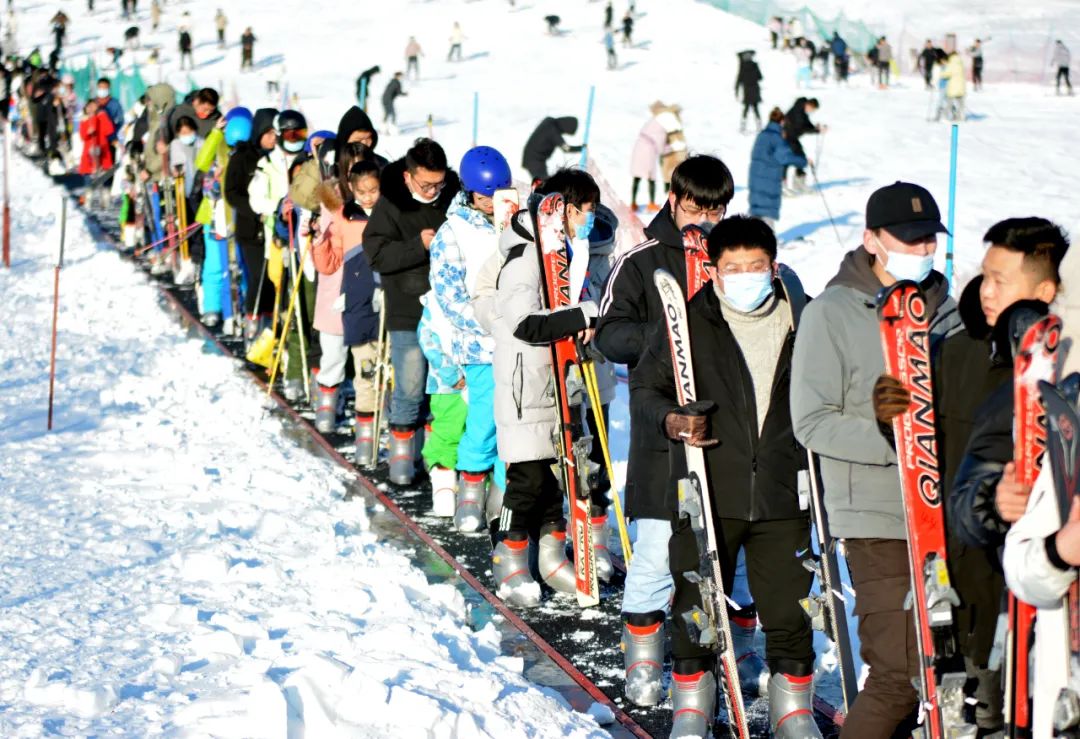 热雪燃冬相约五莲山滑雪场,来延庆玉渡山体验冰雪的乐趣