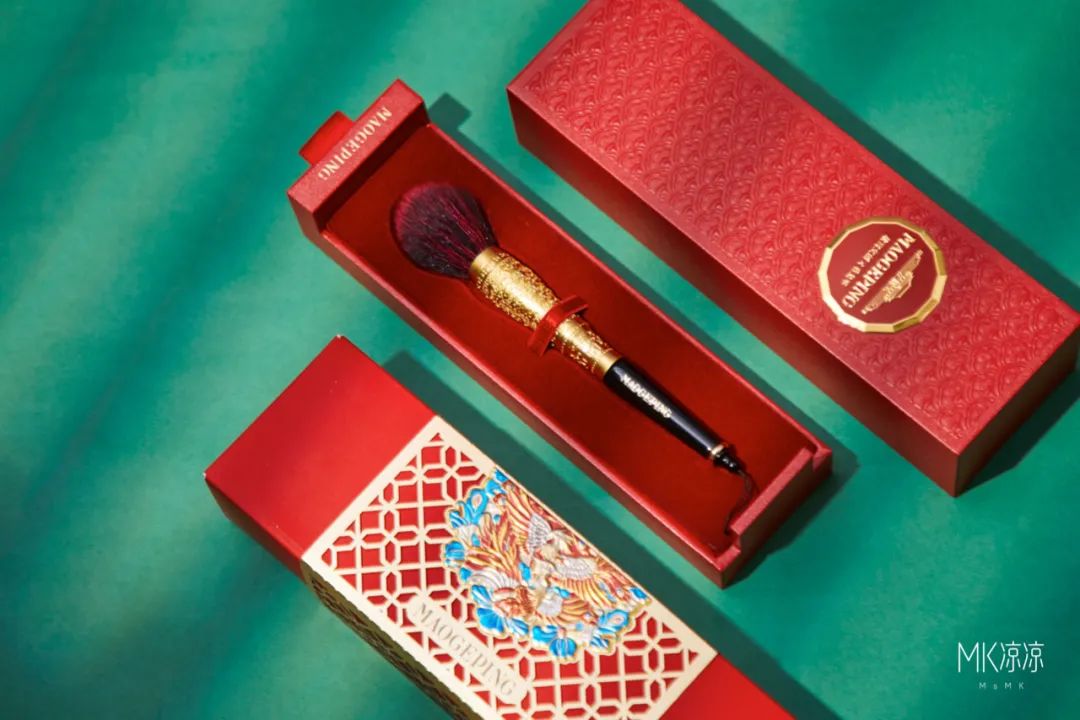 年度最上头的口红只要100多块,最正的正红色口红