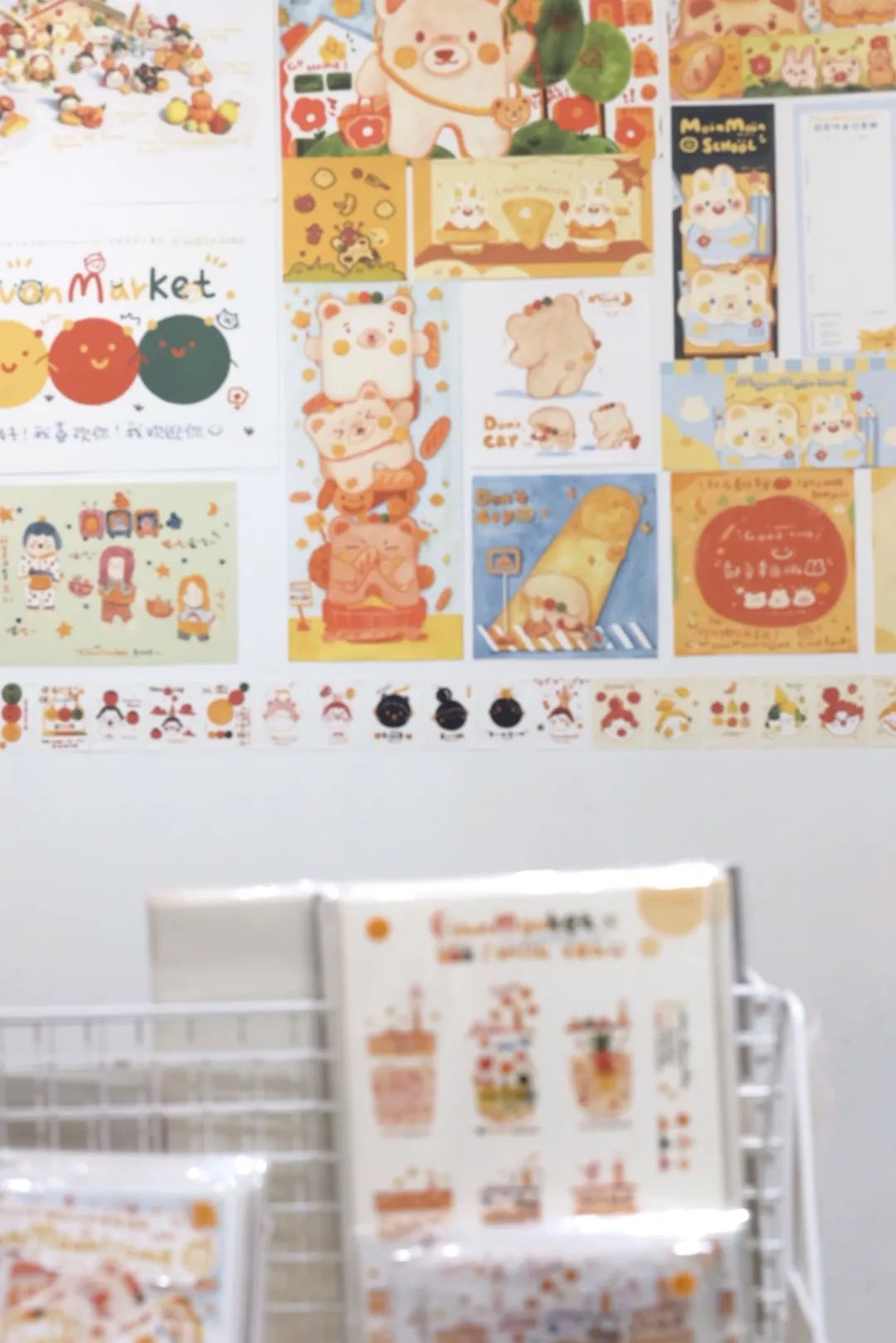 你家楼下的免费展览空间，晒着暖烘烘的太阳散步去吧