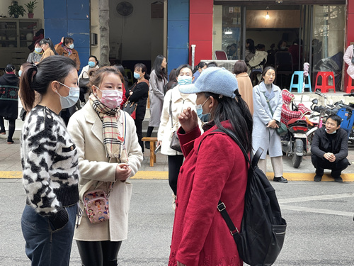 人勤春来早农事催人忙,人勤春来早枝头花正俏