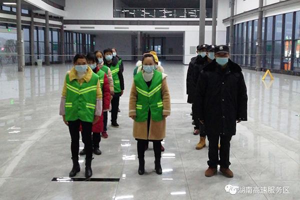 春运一线旅途中这些画面暖心,春运出行路上湖南交通人暖心守护