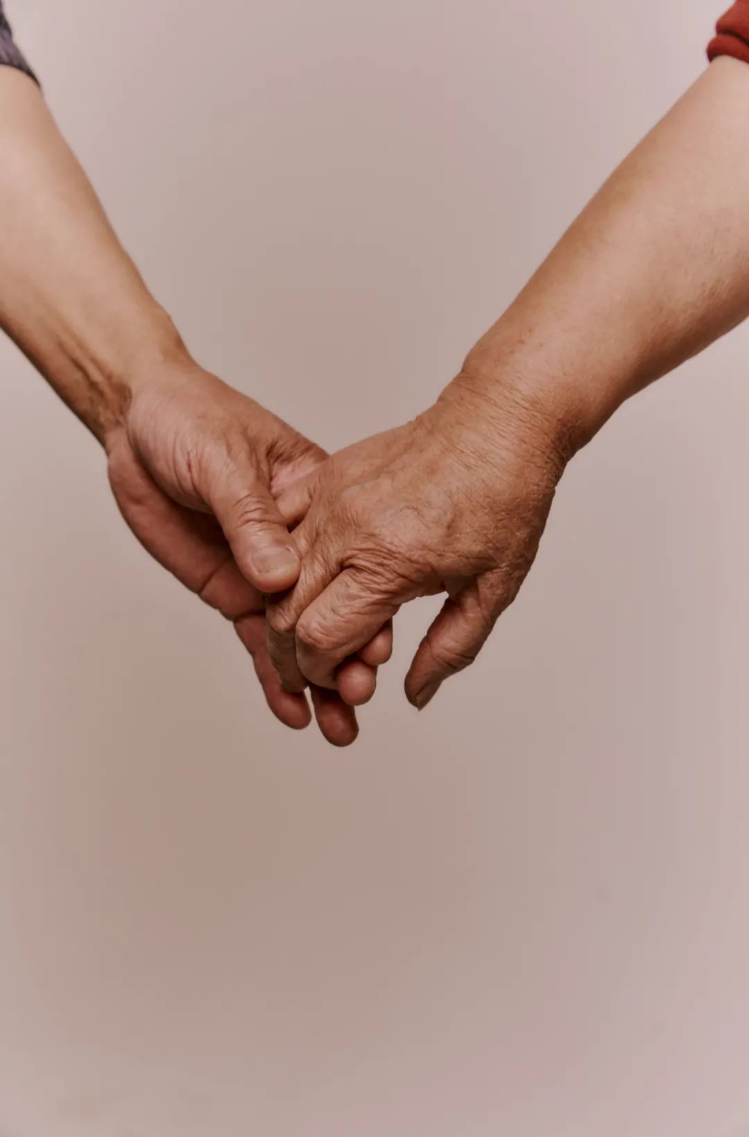 鎵嬬壍鎵媓andinhand,鍦ㄧ埍閲岀户缁椿涓嬪幓