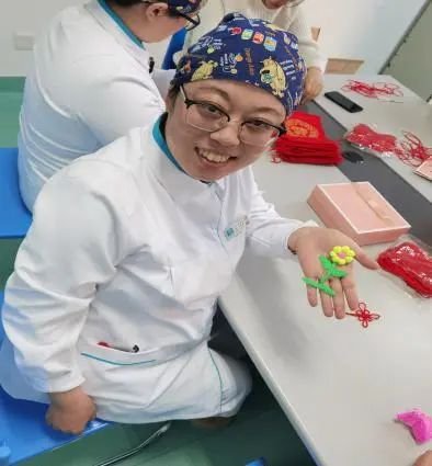 妇产科医护人员坚守岗位,产科医生节日坚守岗位