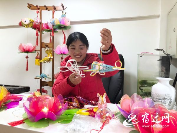 做汤圆传统手艺,做花灯迎元宵节