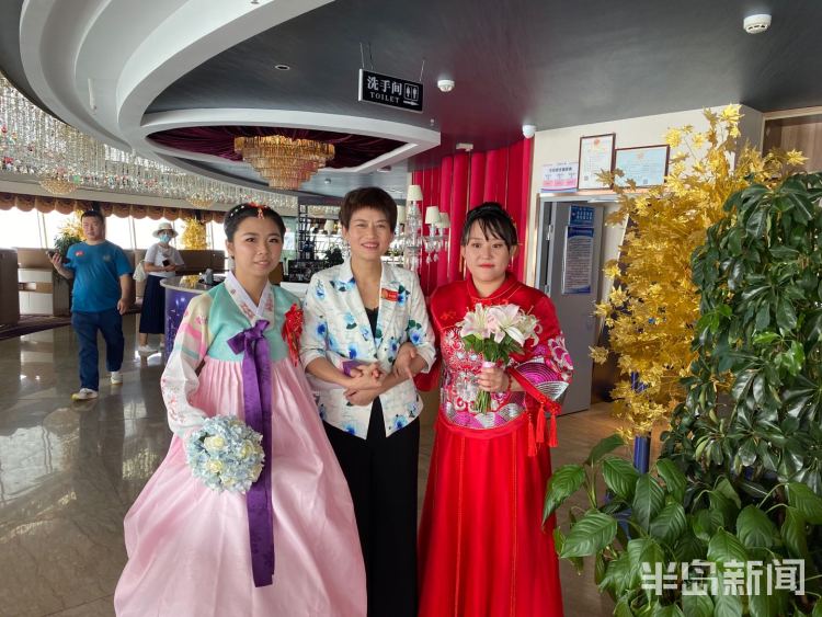 成为100多名智障“孩子”的“崔妈”，用爱心诠释巾帼力量