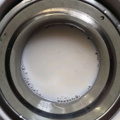 春日甜品制作教程草莓蛋奶布丁,自制软嫩q弹的草莓布丁