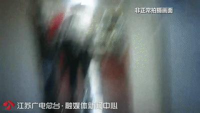 触目惊心！*底卧**知名火锅品牌小龙坎：土豆烂了继续用、拖把捣制冰机……