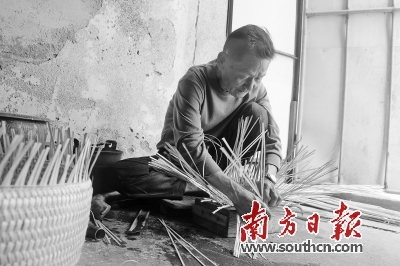 传统竹编花篮搭上“直播快车”