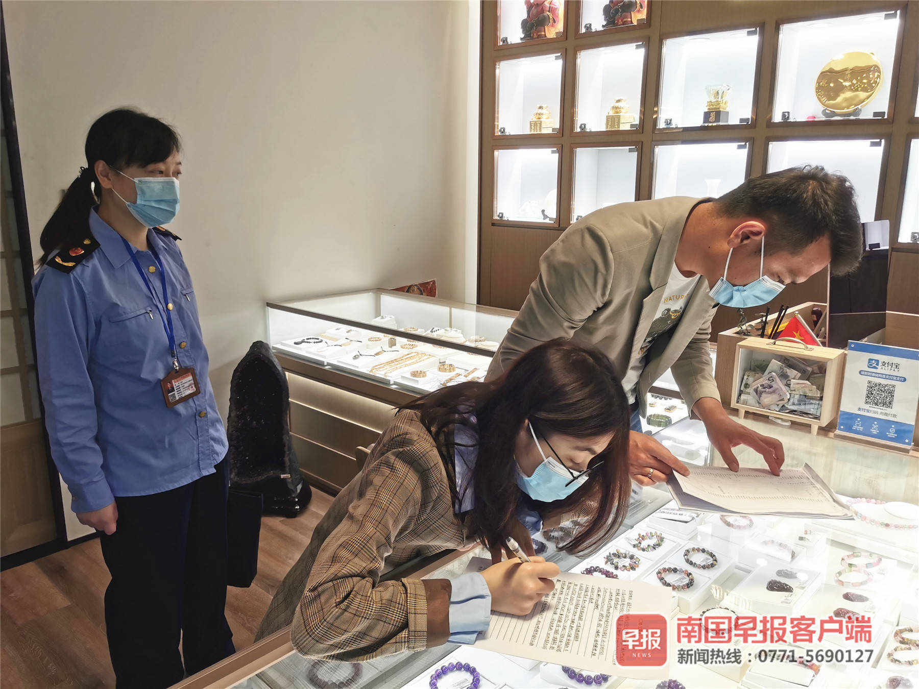 南宁一男子花1700多万,男子花200元买了一盒感冒药