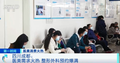 医院门诊排长队,医院里排长队