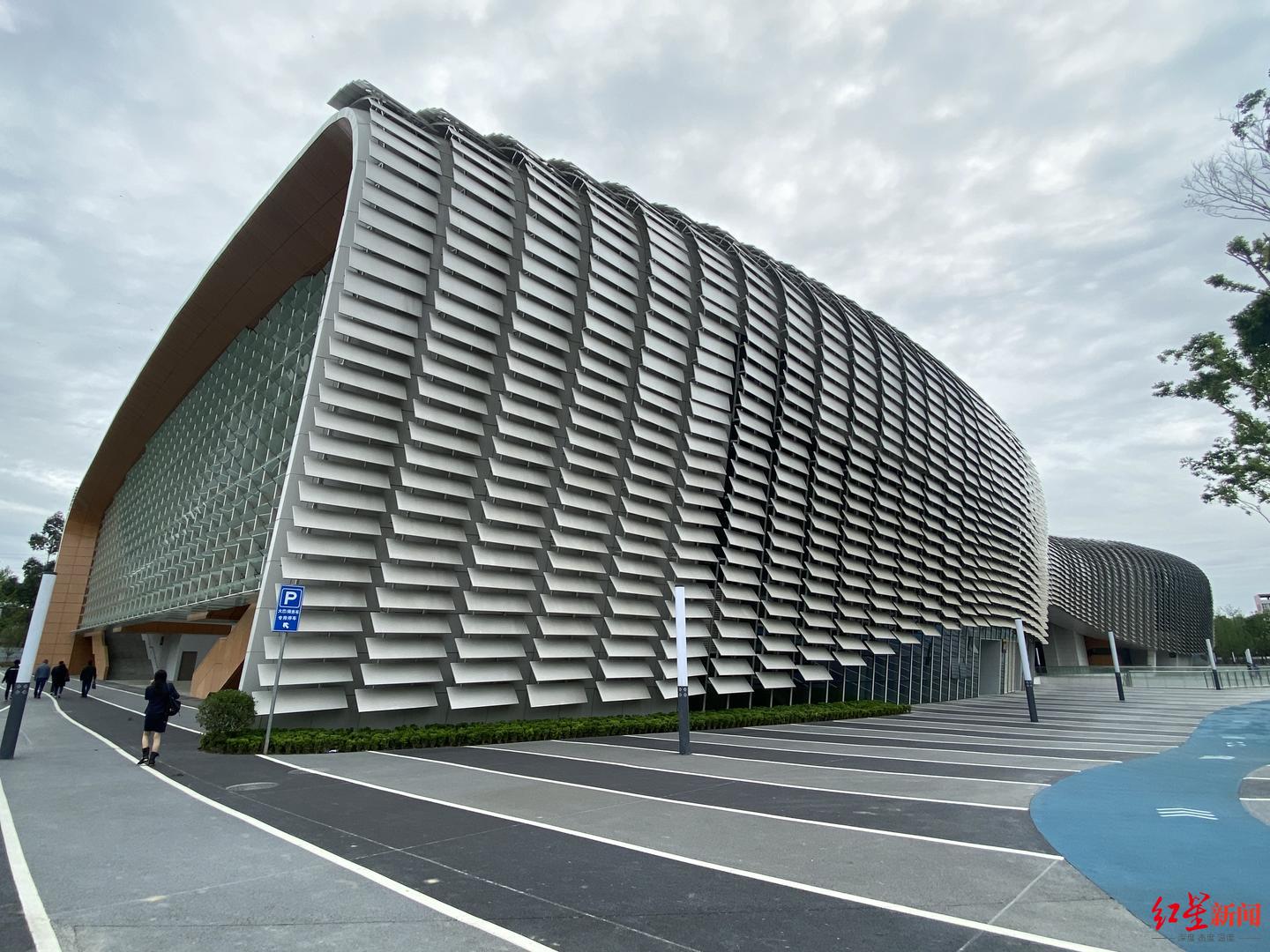 凤凰山体育馆有哪些项目,凤凰山体育公园体育馆面积